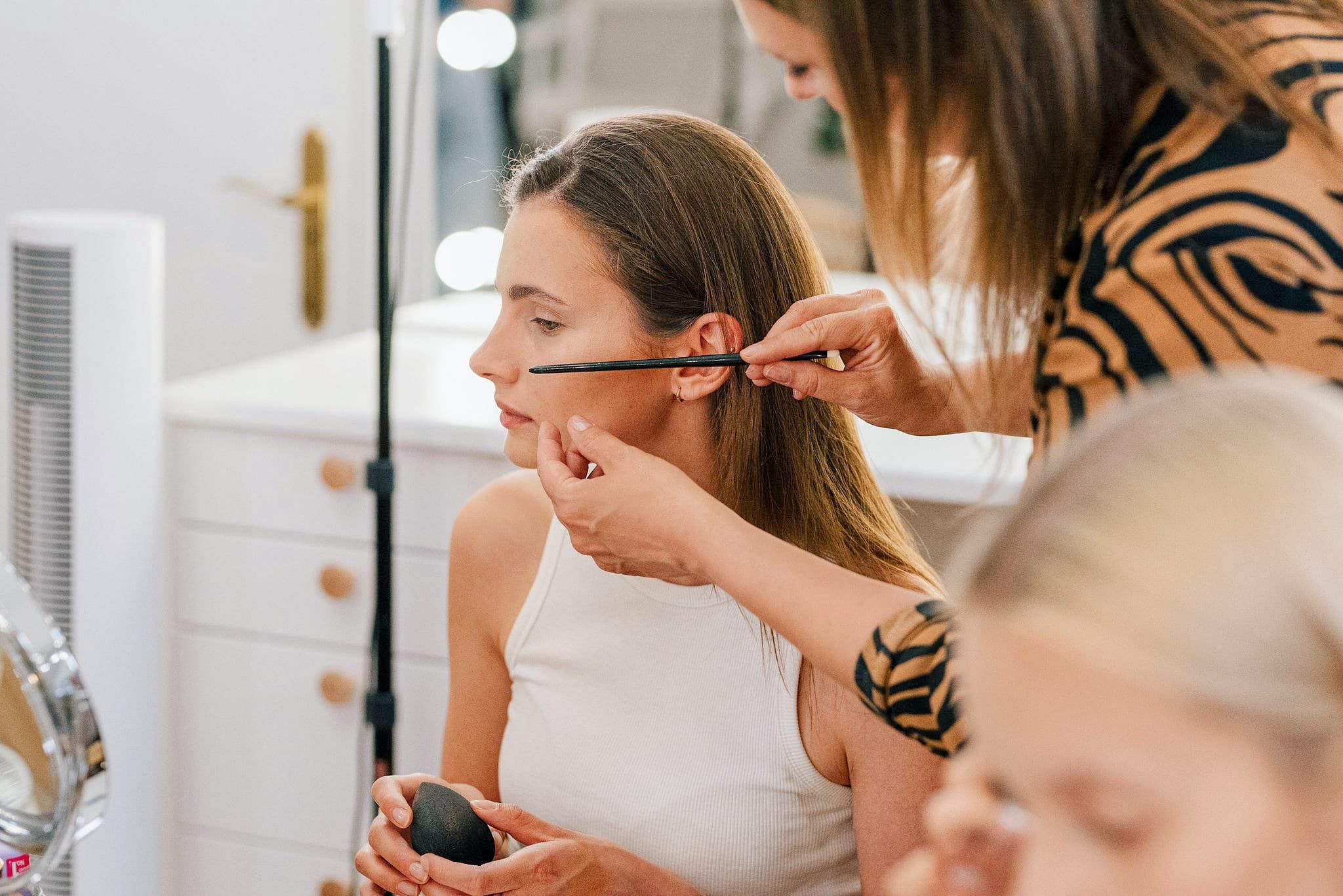 Warsztaty makijażu idealna cera, warsztaty makijażu dla początkujących, jak dbać o skórę, jak konturować twarz, Kraków, Agini Makeup Artist, Modelka: Żaneta, Fotografka: Angelshoot