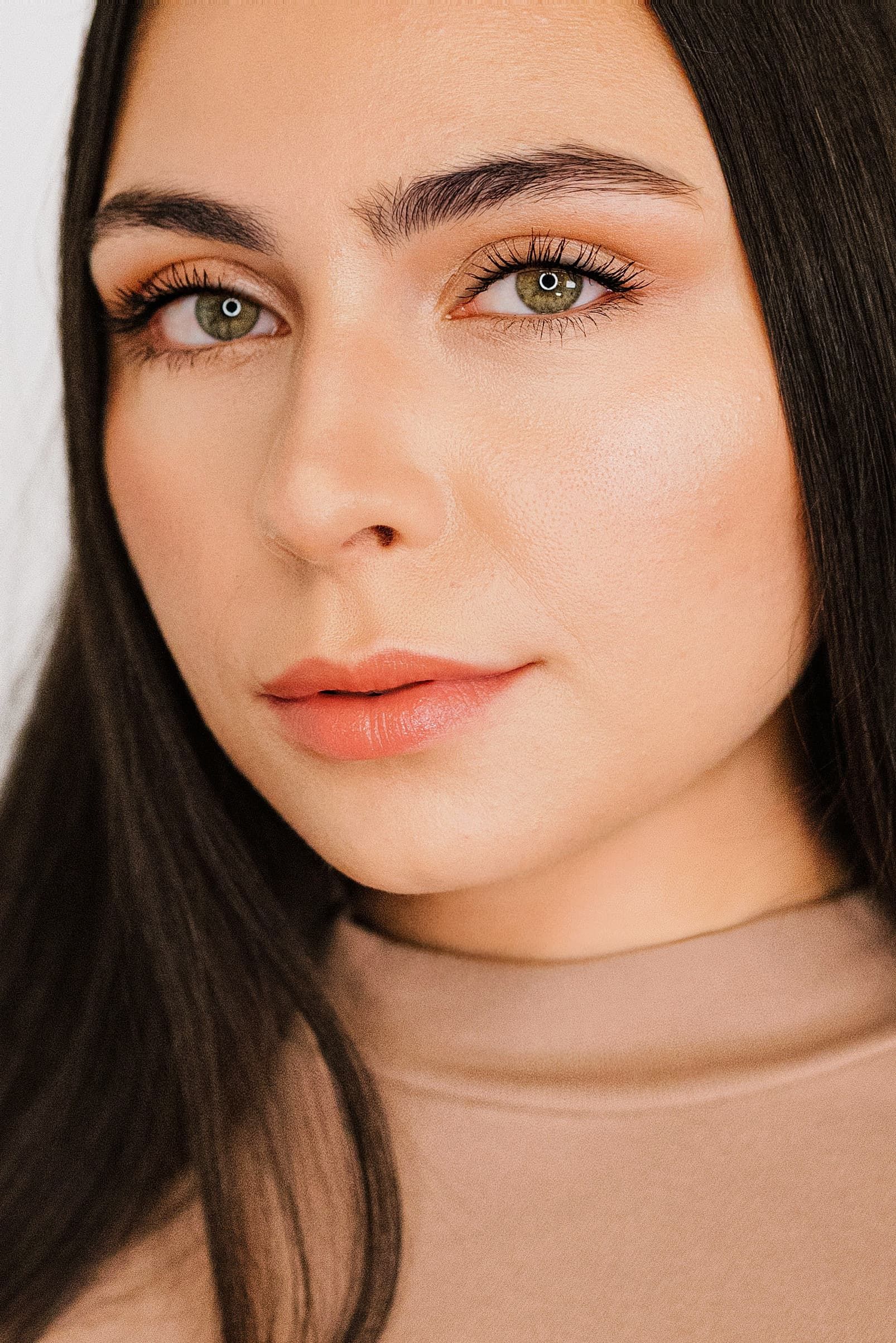 Warsztaty makijażu minimalistycznego, makijaż naturalny dzienny, nauka prostego makijażu w 10 minut, portret, Kraków, Agini Makeup Artist, modelka: Wiktoria, fotografka: Angelshoot