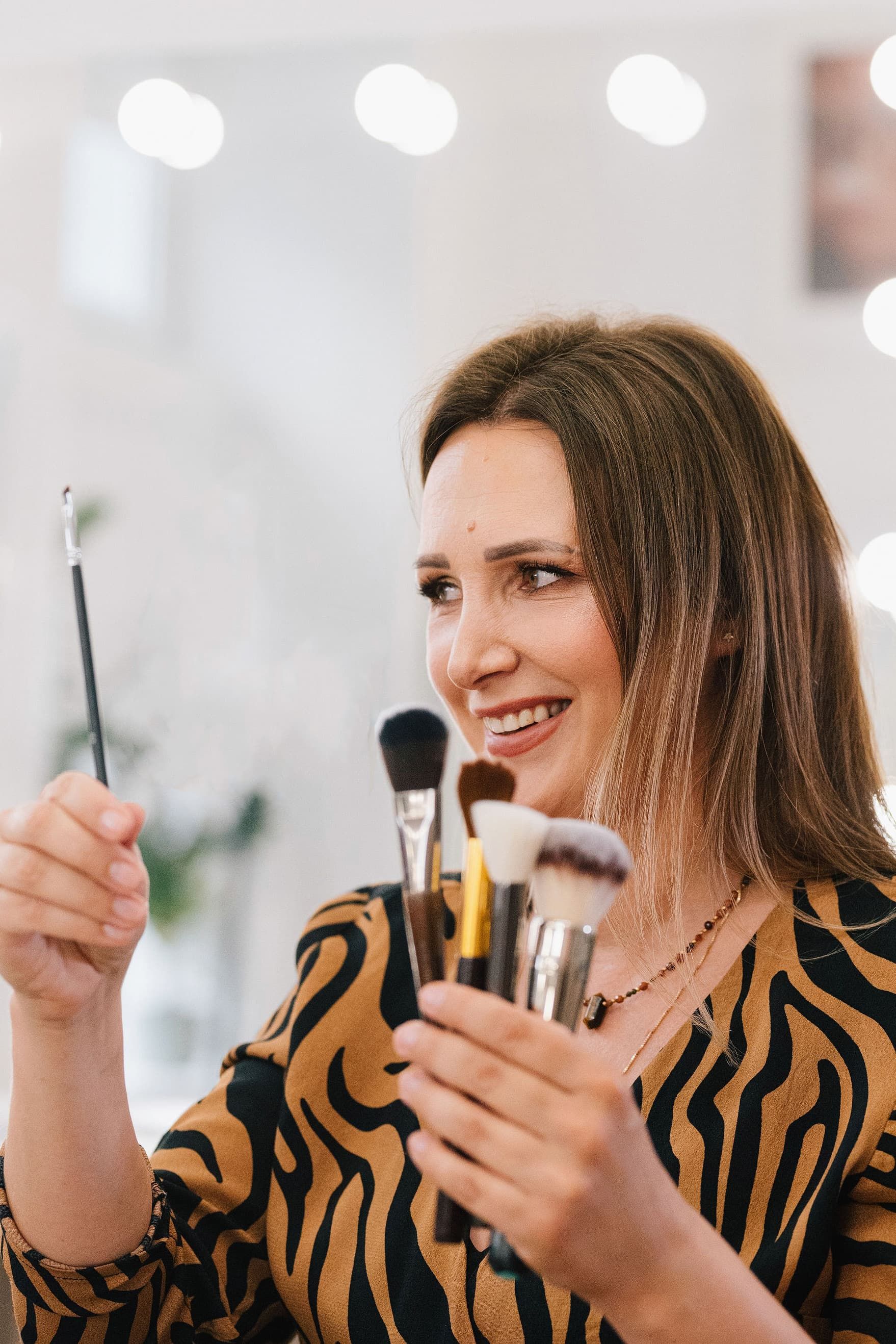 Warsztaty makijażu odmładzającego, kurs anti-aging, jakie pędzle do makijażu, akcesoria do makijażu, Kraków, Agini Makeup Artist, fotograf: Angelshoot