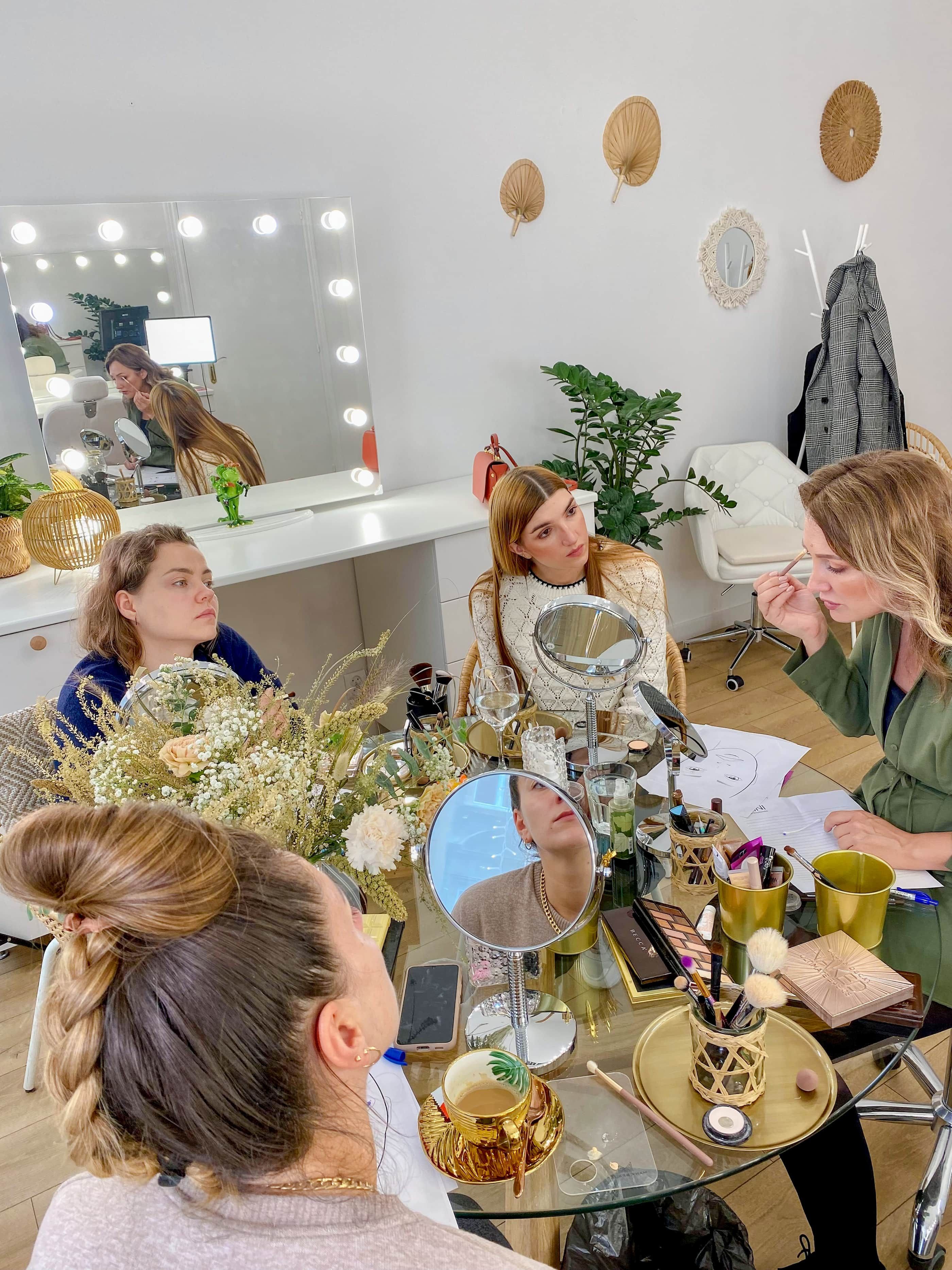 Warsztaty malowania oka smokey eye, nauka makijażu od podstaw, jak cieniować oko, warsztaty grupowe, Kraków, Agini Makeup Artist